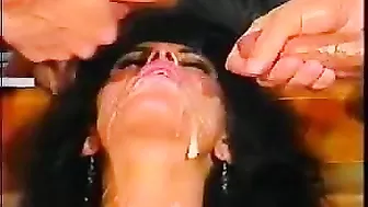 Лицо женщины обкончают в буккакэ видео