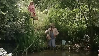 Мужик пошел на рыбалку и на природе занялся сексом с рыжей